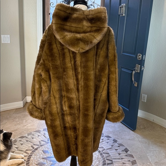 DENNIS BASSO Luxurious Brown Faux Fur Coat REVERSIBLE SIZE 1X With Hood NWOT - Picture 6 of 10